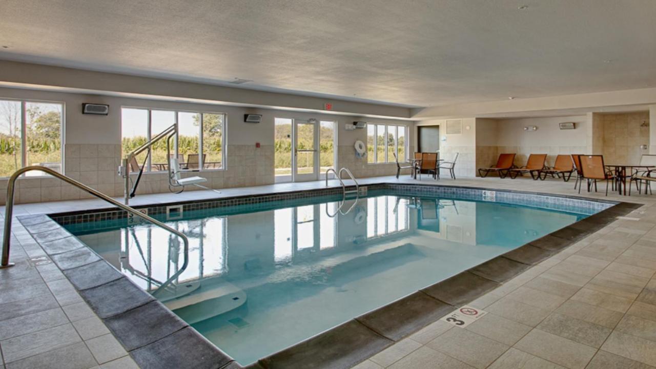 Holiday Inn Express & Suites North Fremont By Ihg Luaran gambar